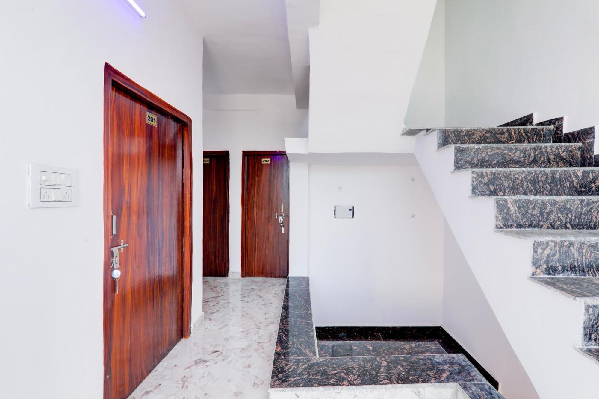 Hotel O Rn Chinhat エクステリア 写真